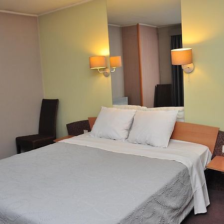Hotel Afrit 28 Heusden-Zolder Zimmer foto