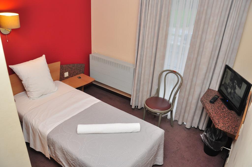 Hotel Afrit 28 Heusden-Zolder Zimmer foto