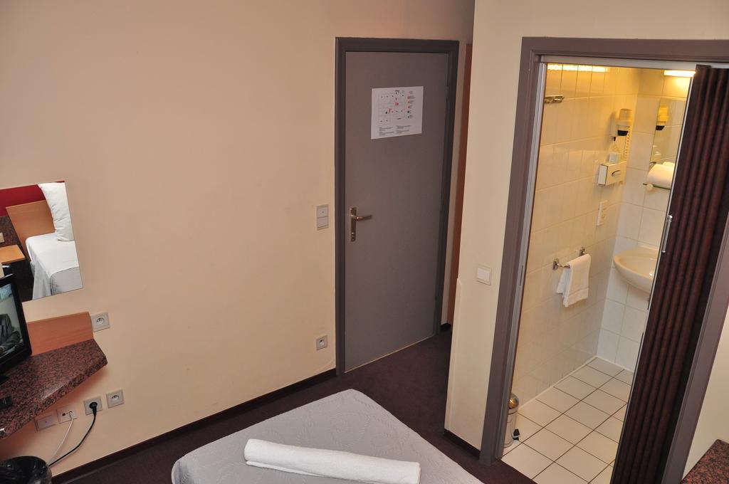 Hotel Afrit 28 Heusden-Zolder Zimmer foto