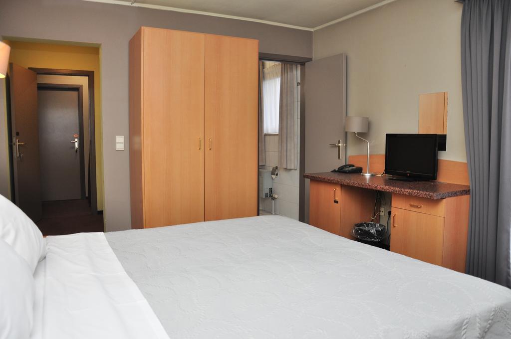 Hotel Afrit 28 Heusden-Zolder Zimmer foto