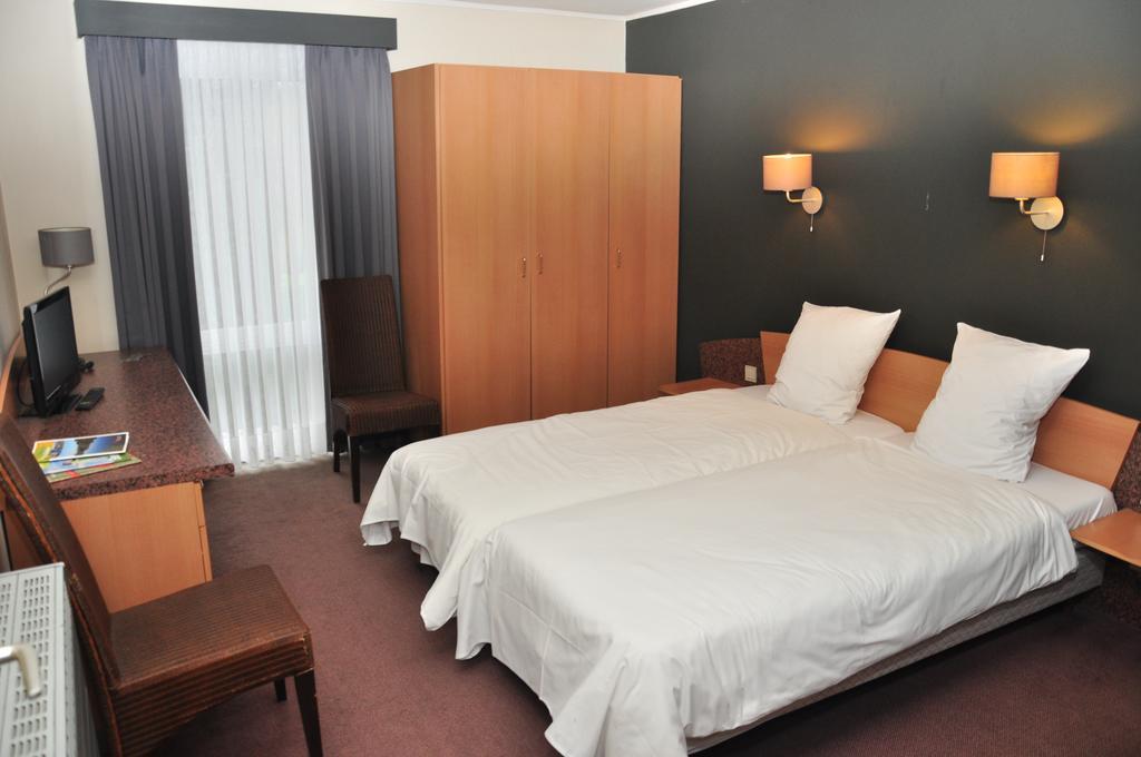 Hotel Afrit 28 Heusden-Zolder Zimmer foto